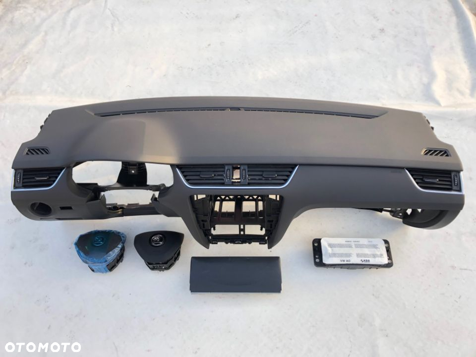 SKODA OCTAVIA 3 III 5E DESKA KONSOLA KOKPIT PULPIT PÓŁKA PARAPET PODUSZKI POWIETRZNE KIEROWCY PASAŻERA KOLANOWA KOLAN AIRBAG SRS PASY PAS okazja OKZJA Sprawdź Raz2 MIX !!! - 3