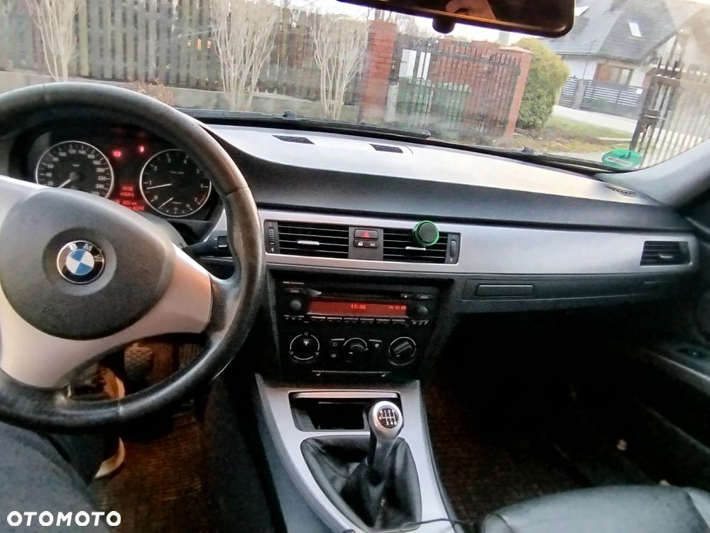 BMW Seria 3 320i - 5