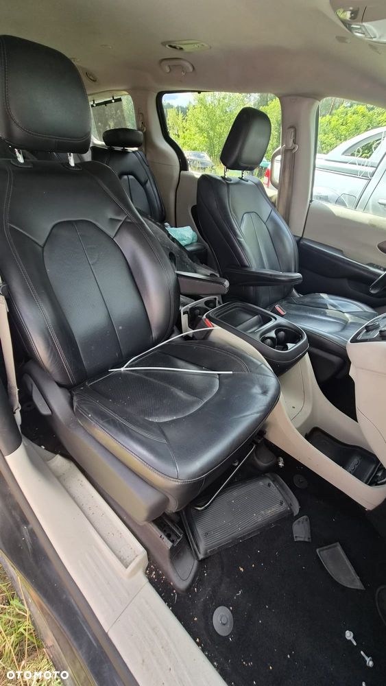 Chrysler Pacifica - 10
