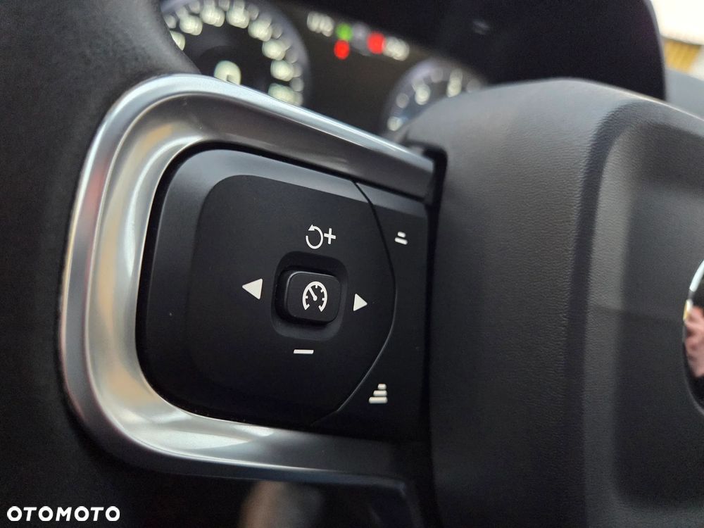 Volvo XC 40 D3 SCR Momentum - 19