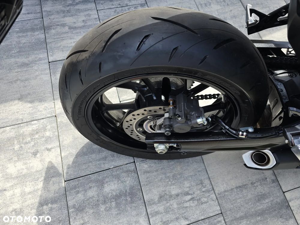 Suzuki GSX-R - 10