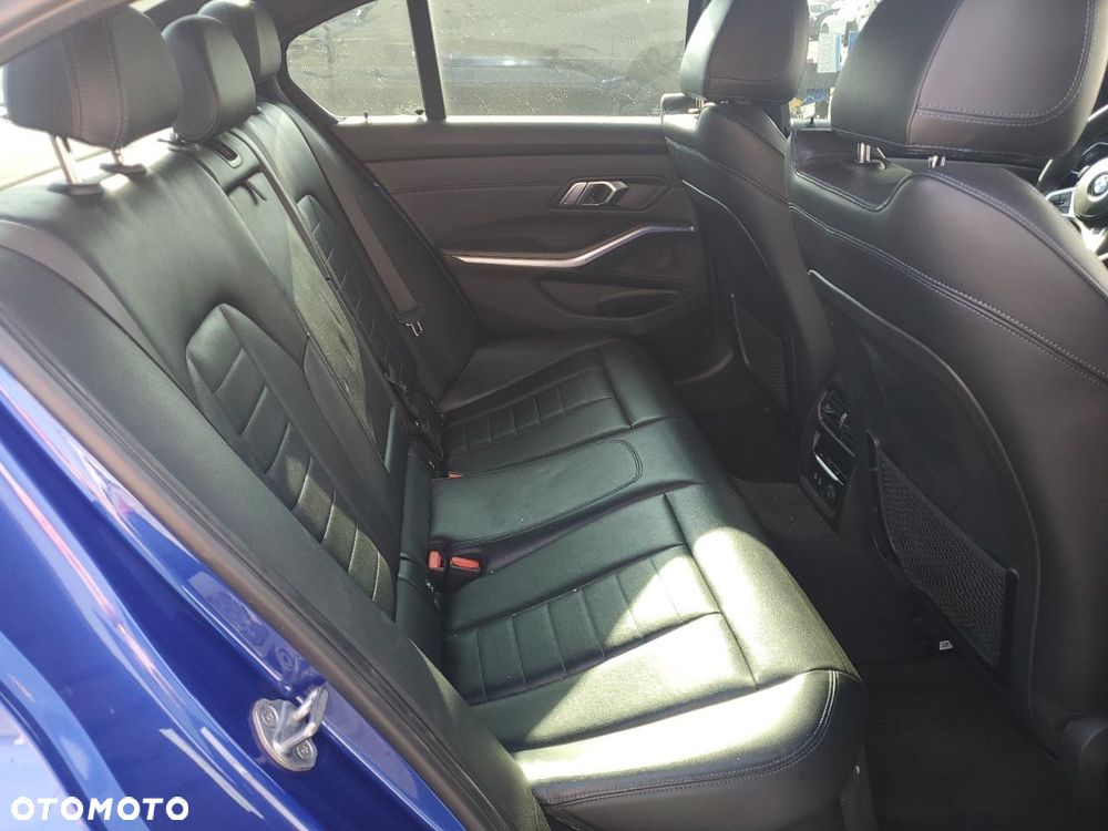 BMW Seria 3 330i xDrive M Sport sport - 9