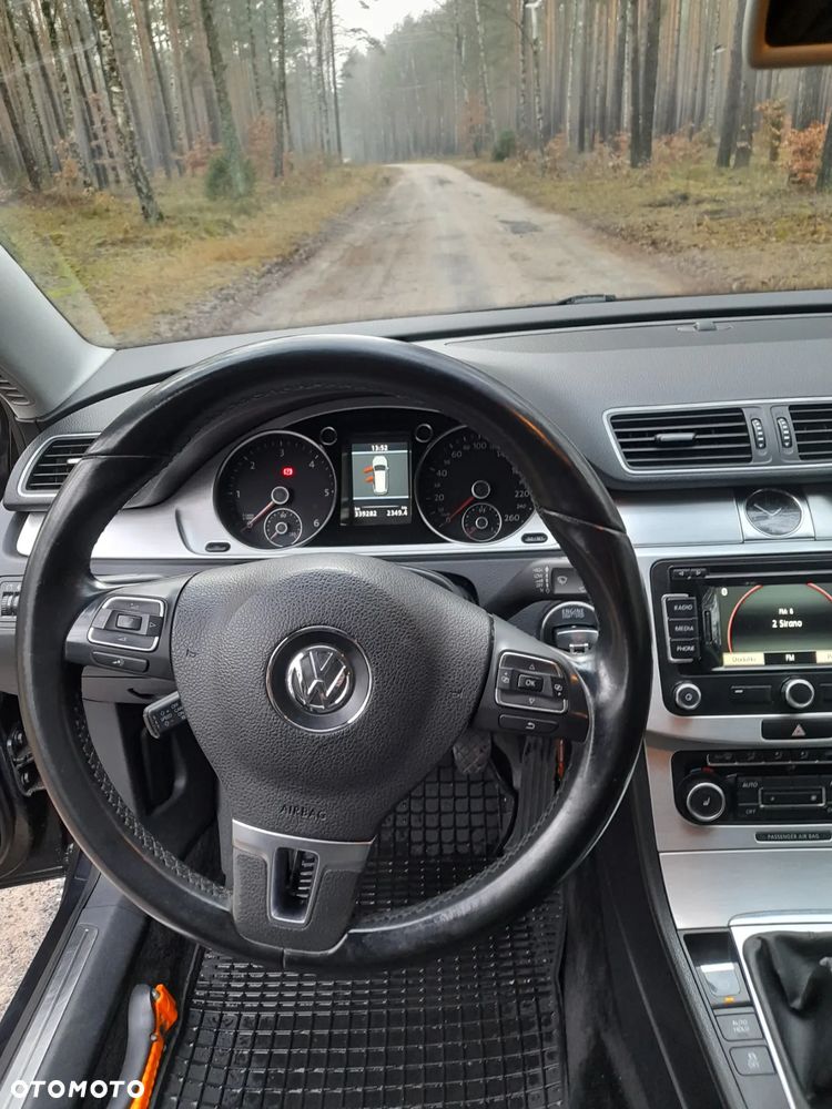 Volkswagen Passat 1.6 TDI DPF BlueMotion Technology Highline - 10