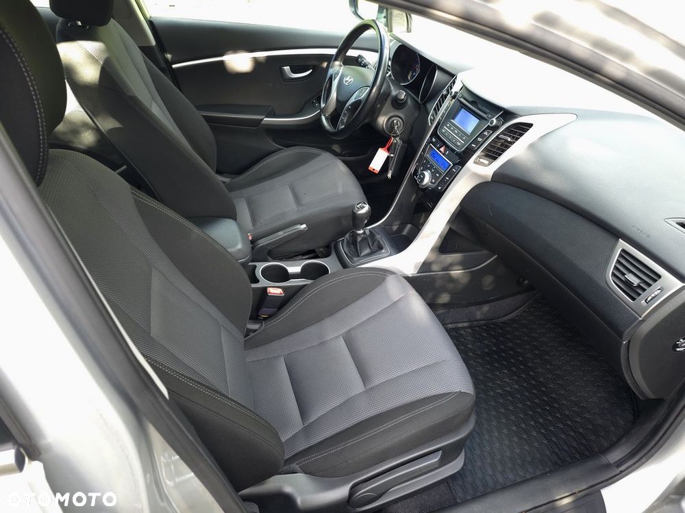 Hyundai i30 blue 1.6 CRDi Style - 12