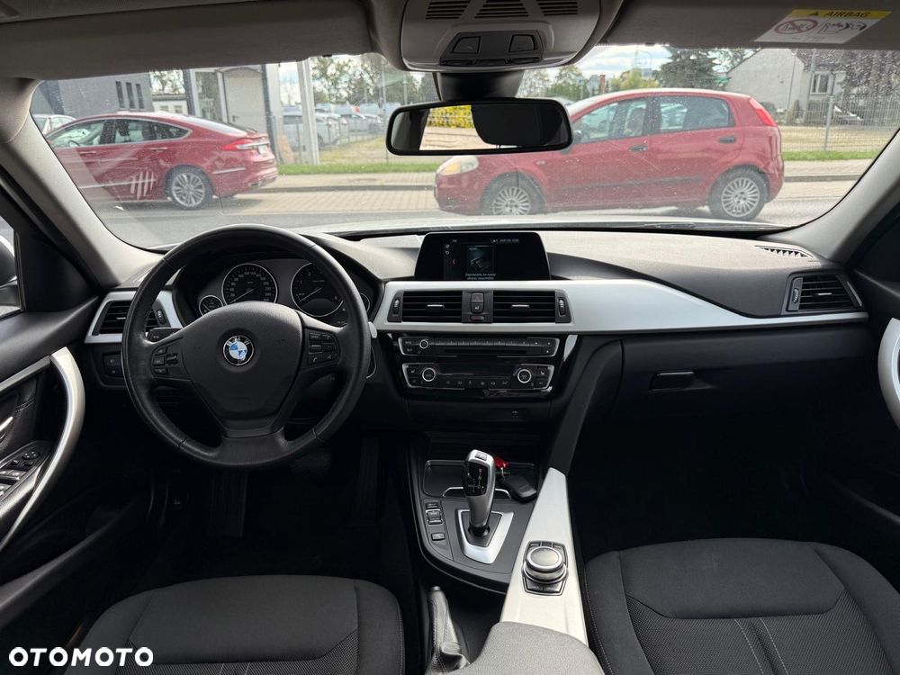 BMW Seria 3 318d Sport Line - 11