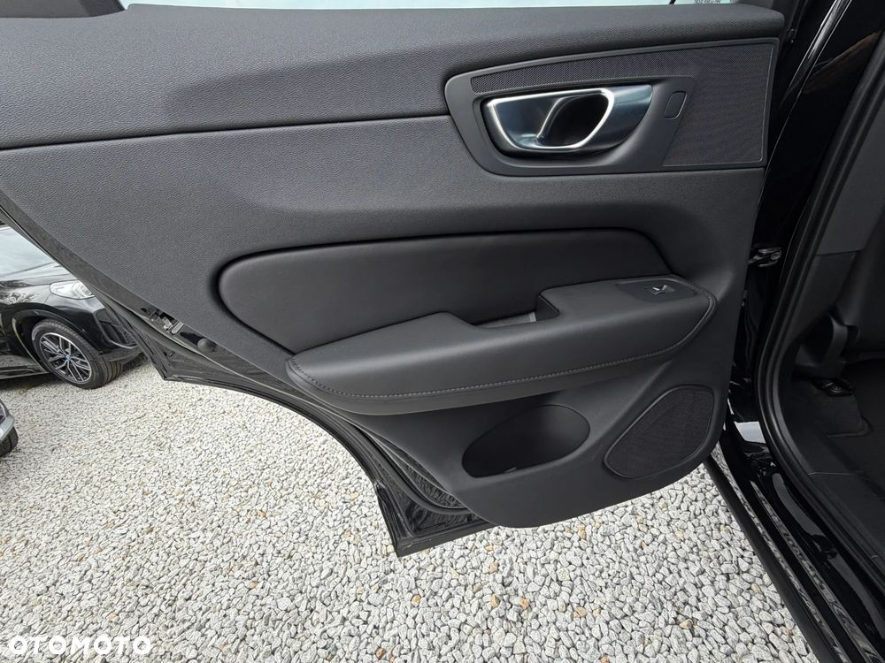 Volvo XC 60 B4 D AWD Ultimate Dark - 27