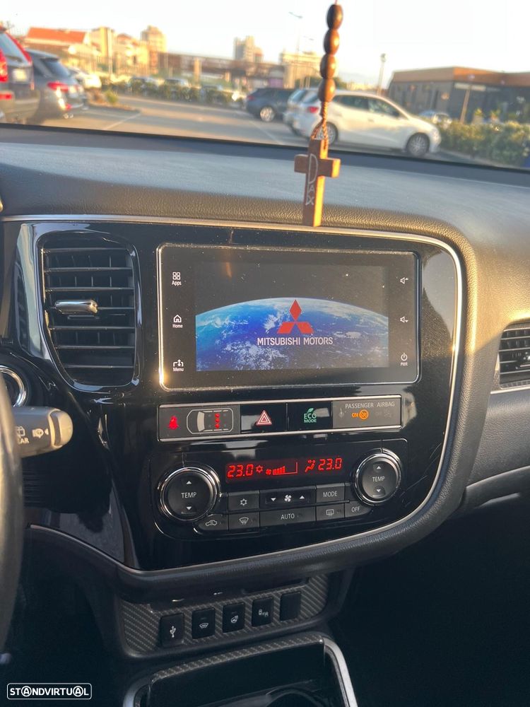 Mitsubishi Outlander - 8