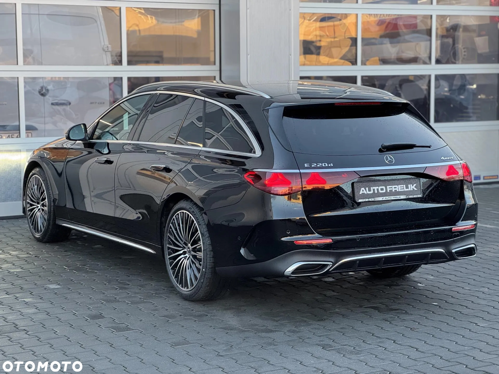 Mercedes-Benz Klasa E 220 d 4Matic 9G-TRONIC - 11