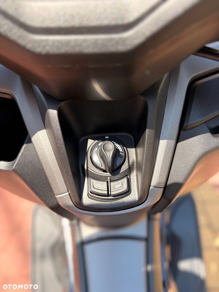 Yamaha NMAX - 16