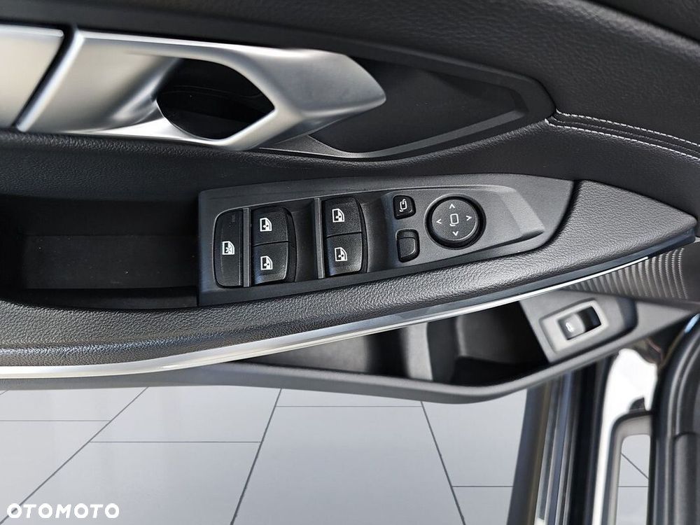 BMW Seria 3 320d xDrive Sport Line - 11