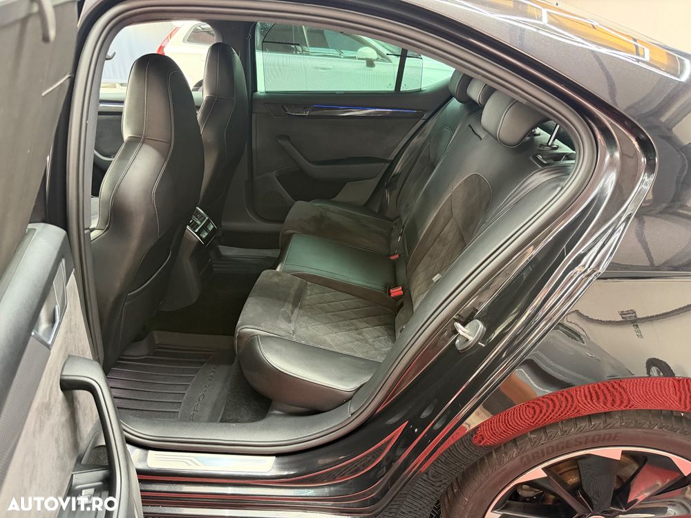 Skoda Superb 2.0 TDI DSG 4X4 Sportline - 13