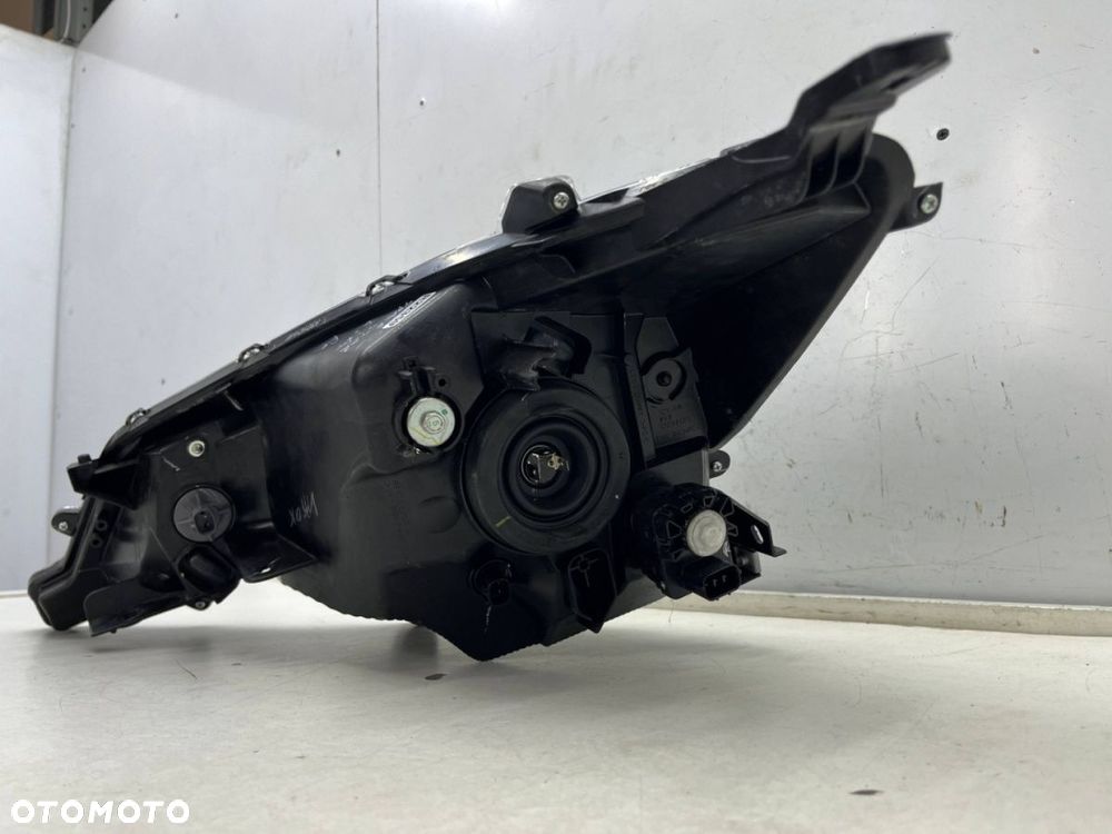 Lampa reflektor Mitsubishi Space Star LIFT 19-24r. prawa przednia ORYGINALNA Europa prawy przód - 11