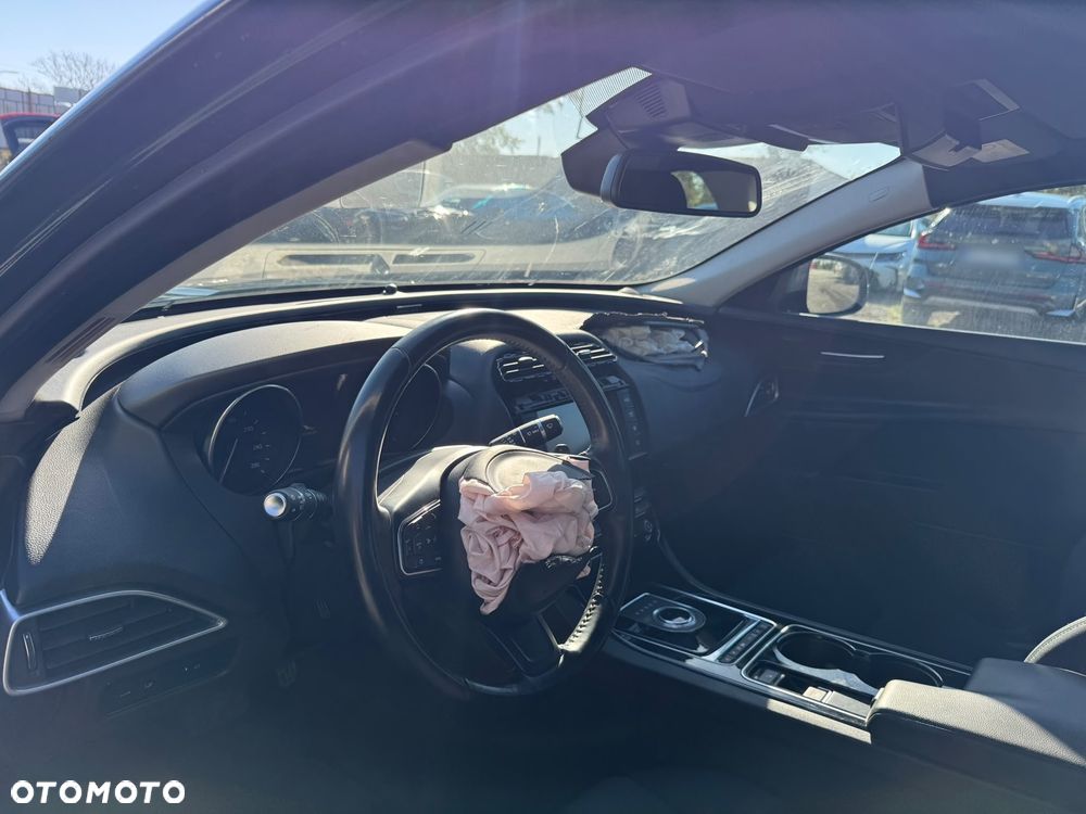 Jaguar XE 20d AWD Pure - 13