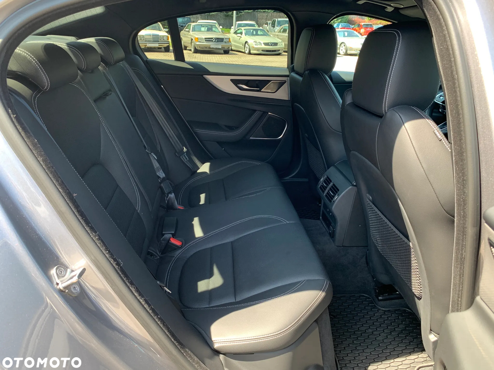 Jaguar XE 2.0 D200 mHEV AWD R-Dynamic SE - 20