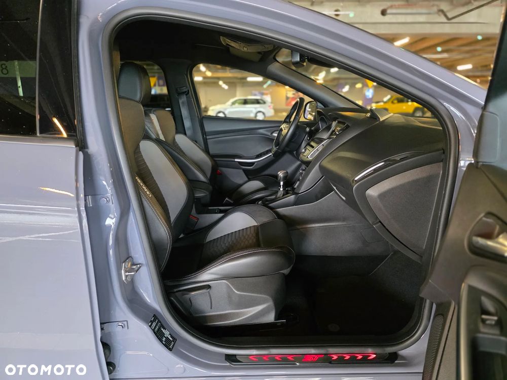 Ford Focus Turnier 2.0 EcoBoost ST - 18
