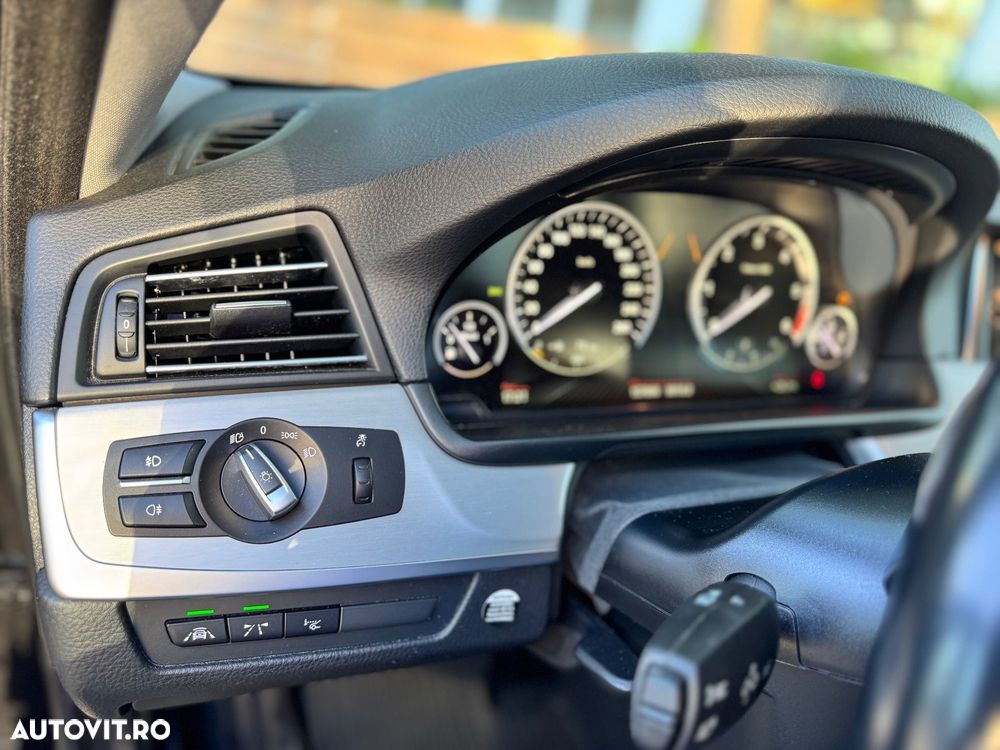 BMW Seria 5 530d xDrive - 23