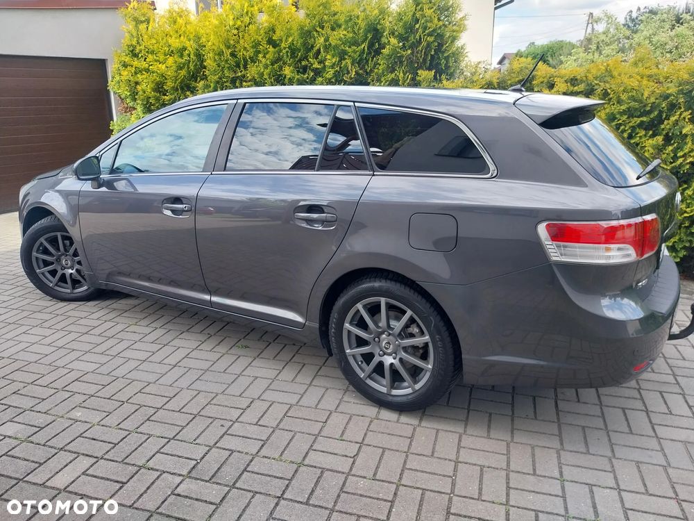 Toyota Avensis 2.0 Executive - 29