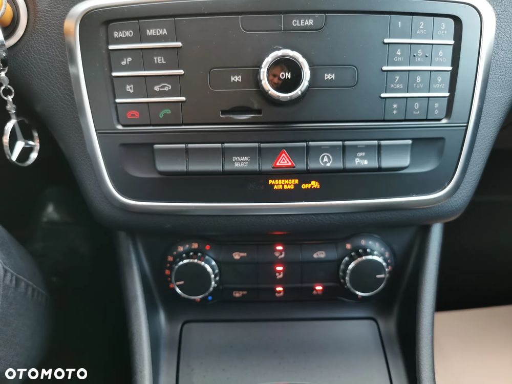 Mercedes-Benz GLA 200 7G-DCT Style - 17