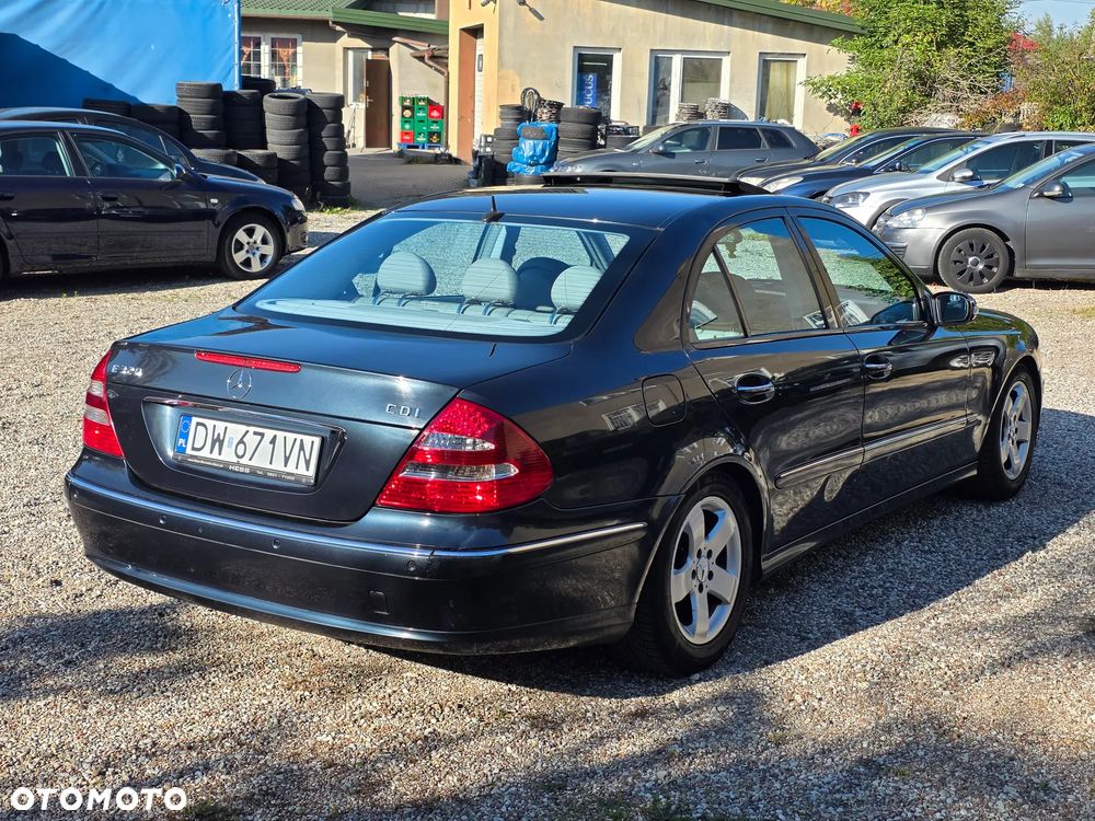 Mercedes-Benz E-Class 2005 photo 3