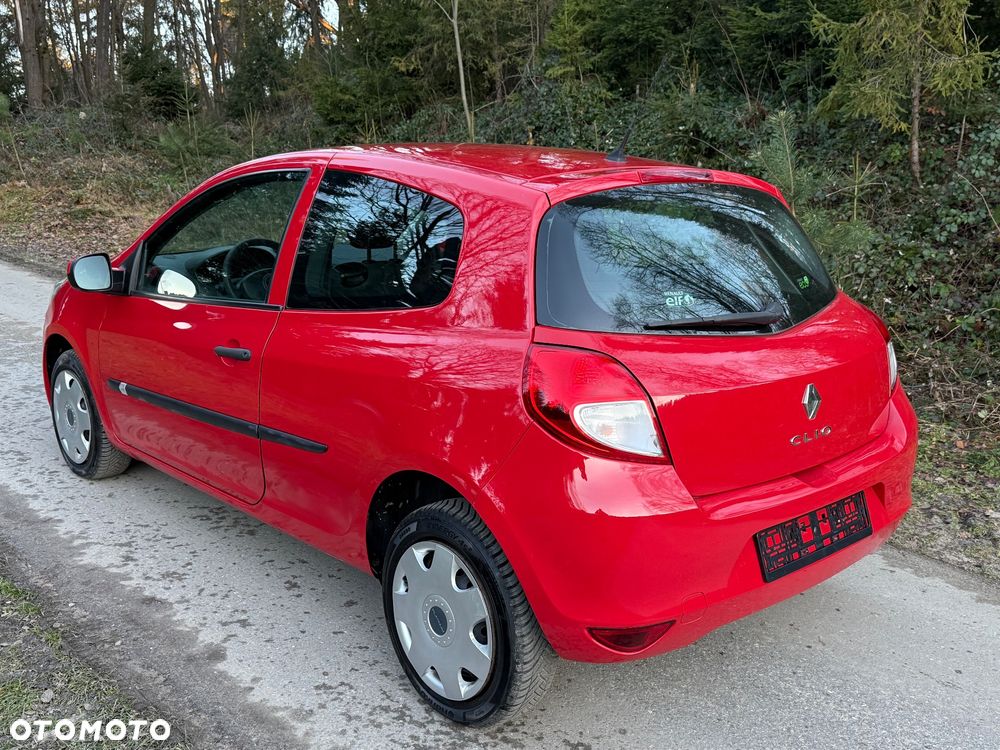 Renault Clio 1.2 16V Authentique - 5