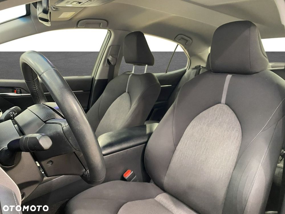 Toyota Camry - 17
