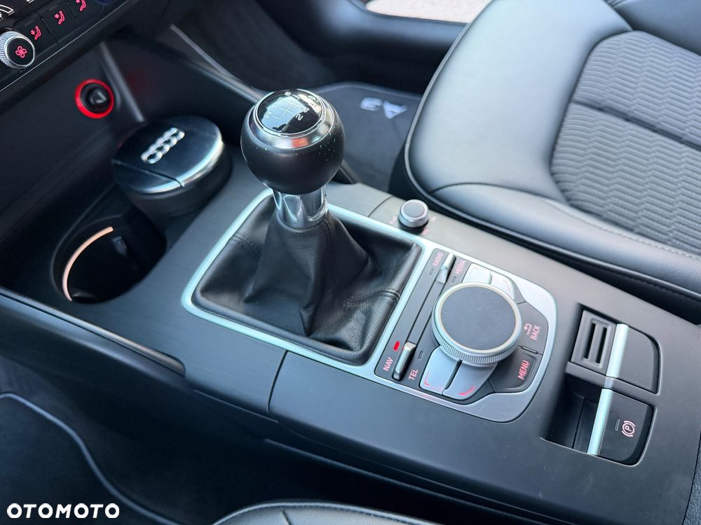 Audi A3 Sportback 2.0 TDI Ambiente - 32