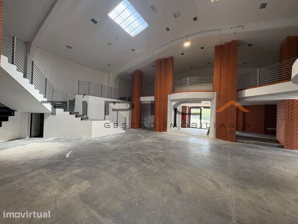 Armazém \ Pavilhão junto à nacional 9 - Grande imagem: 3/13