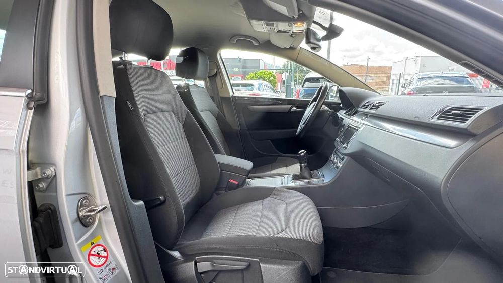 VW Passat 1.6 TDI BlueMotion - 43