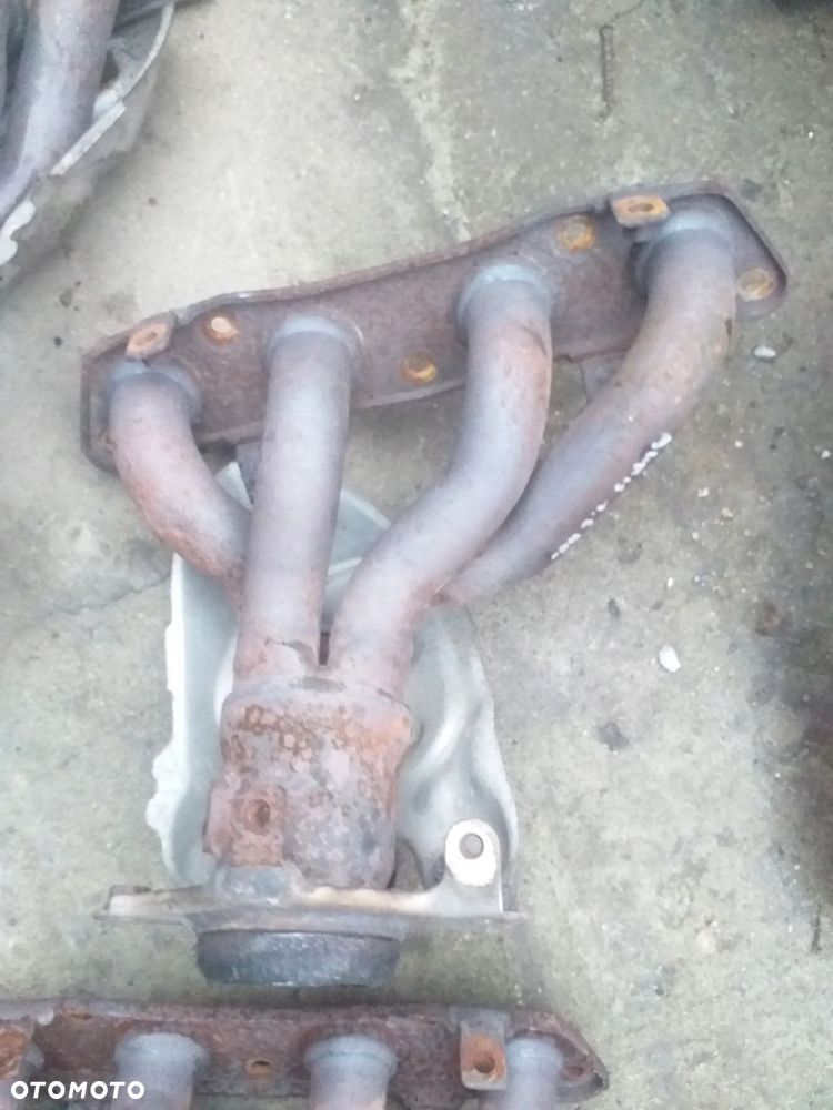 Toyota Auris I kolektor wydechowy 1,6 - 2