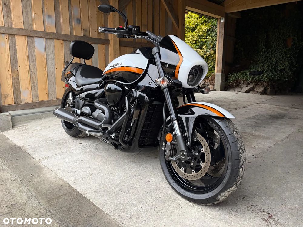 Suzuki Intruder - 13