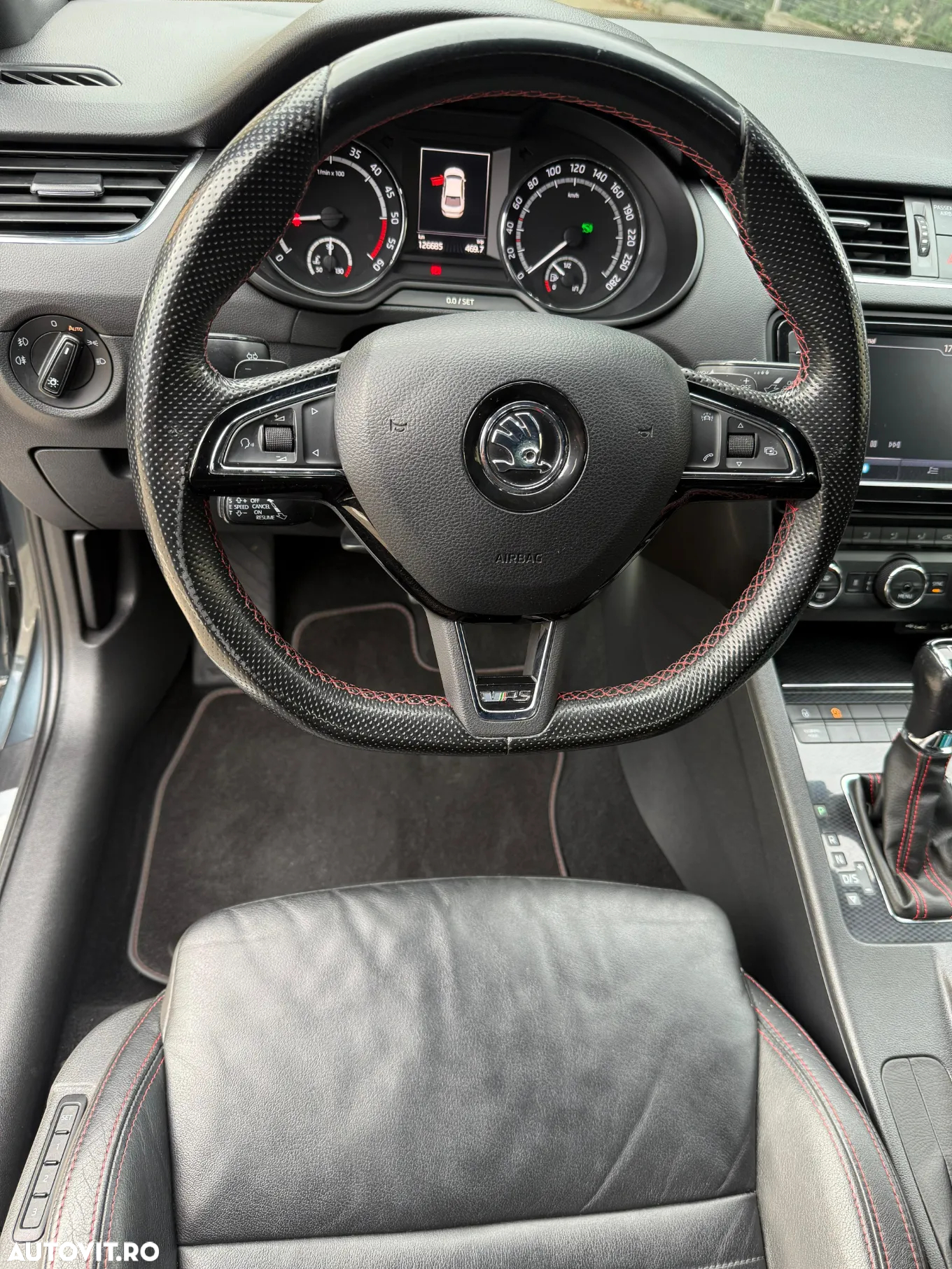Skoda Octavia 2.0 TDI DSG RS - 11