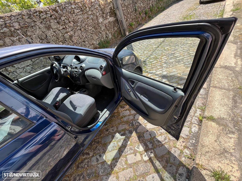 Toyota Yaris 1.0 Luna ABS - 9