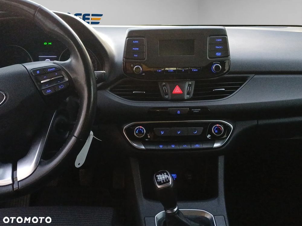 Hyundai i30 1.5 DPI Classic + - 13