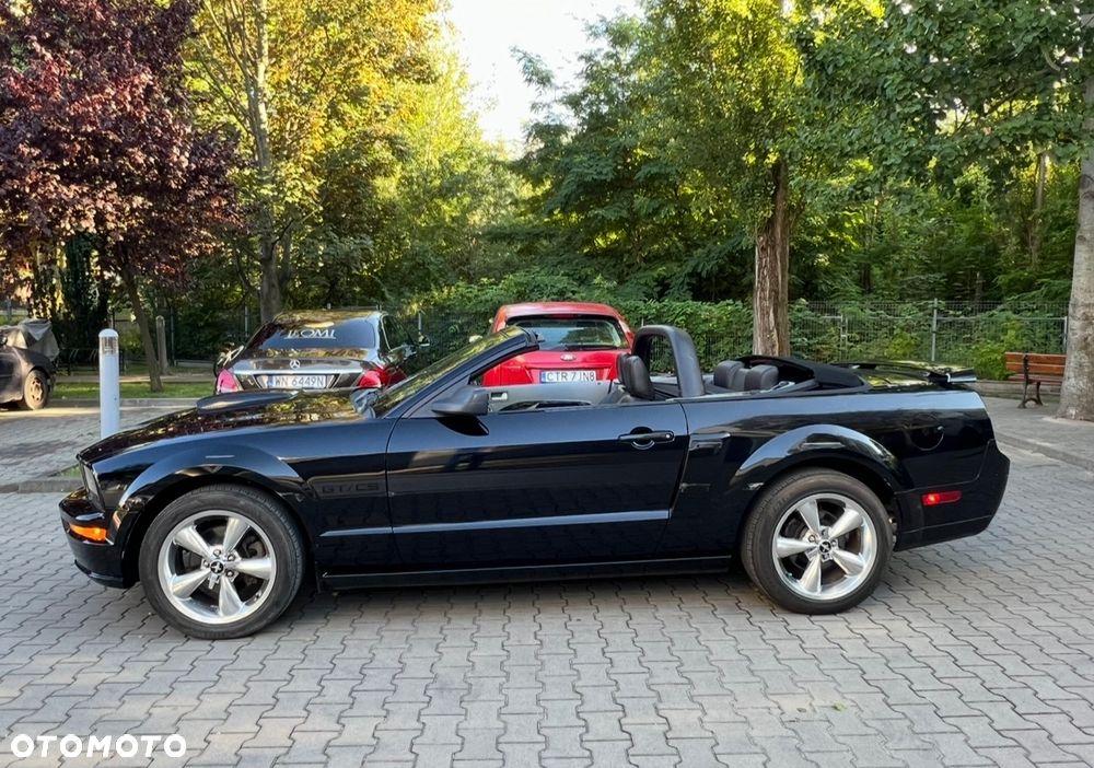 Ford Mustang - 4
