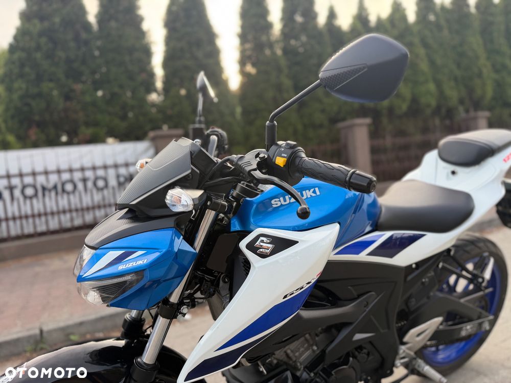 Suzuki GSX - 23