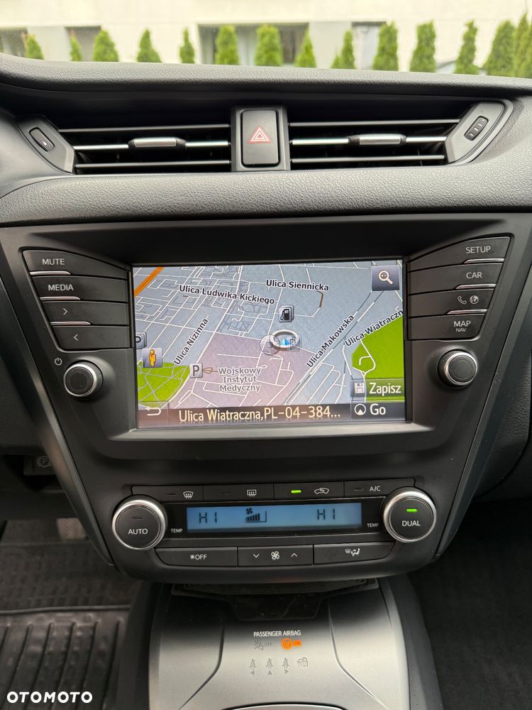 Toyota Avensis 2.0 D-4D Premium - 12