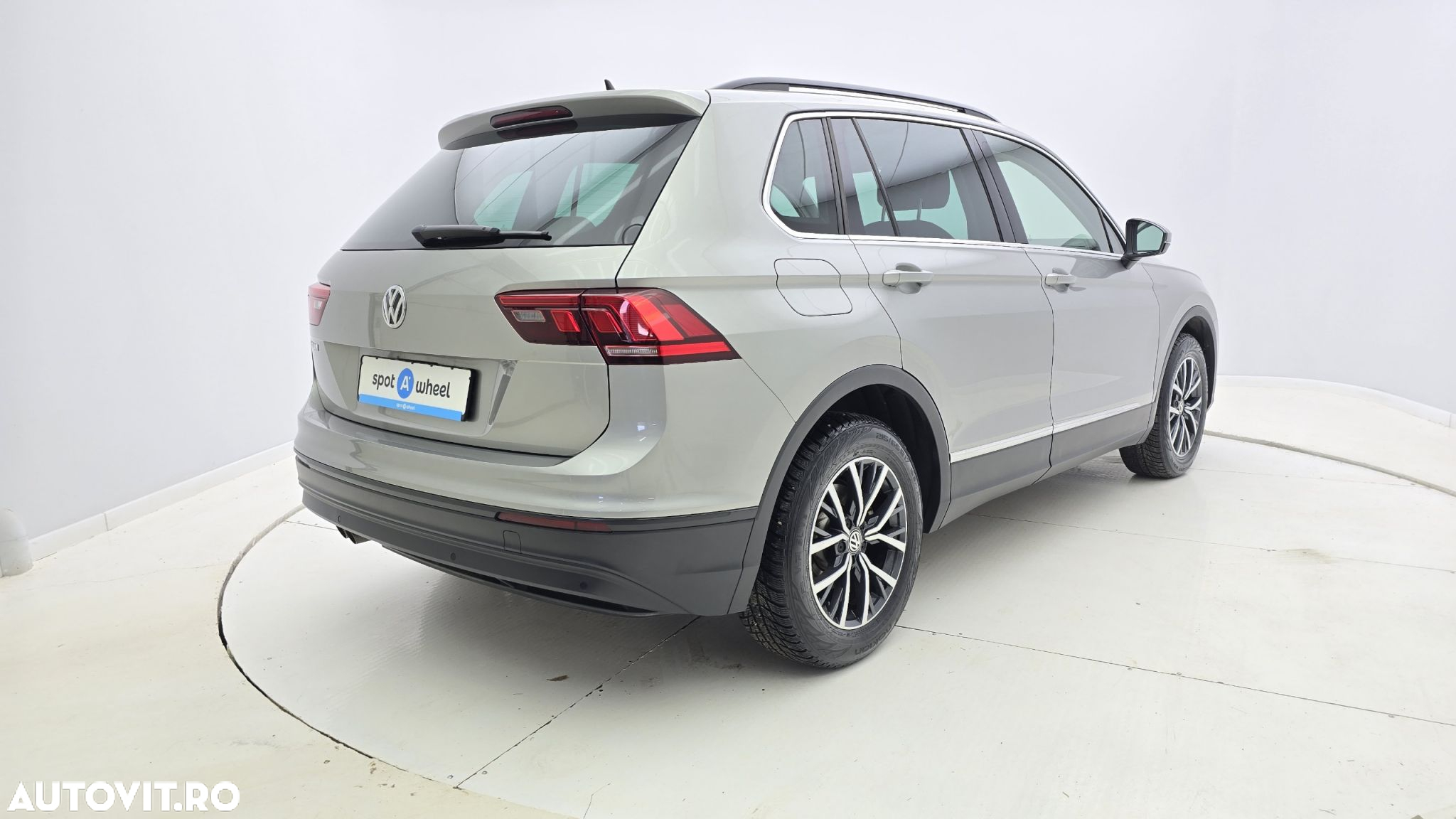 Volkswagen Tiguan - 6