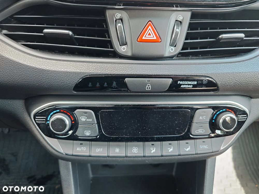 Hyundai i30 Fastback 1.6 CRDI Premium - 13