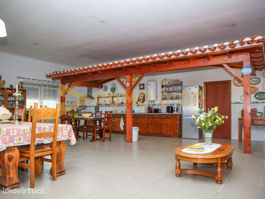 Restaurante em Azambuja c/ 770m2 e com 4000m2 de parqueamanto - Grande imagem: 2/49