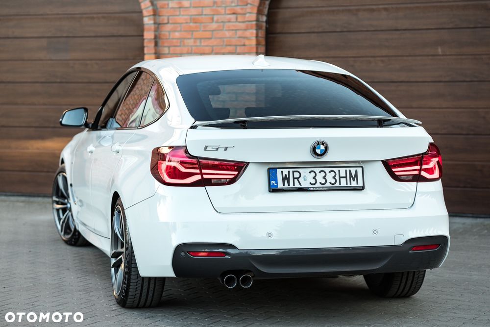 BMW 3GT 330i xDrive M Sport - 9