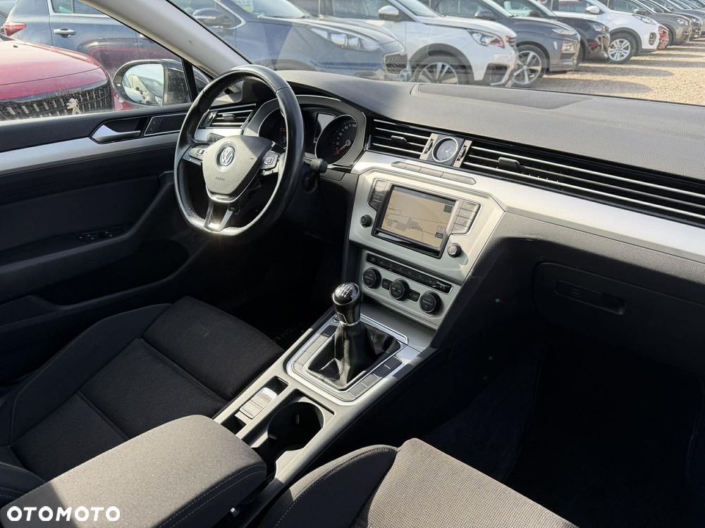 Volkswagen Passat - 10