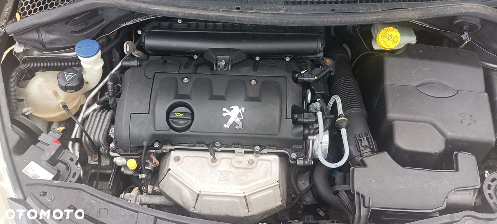 Peugeot 207 - 8