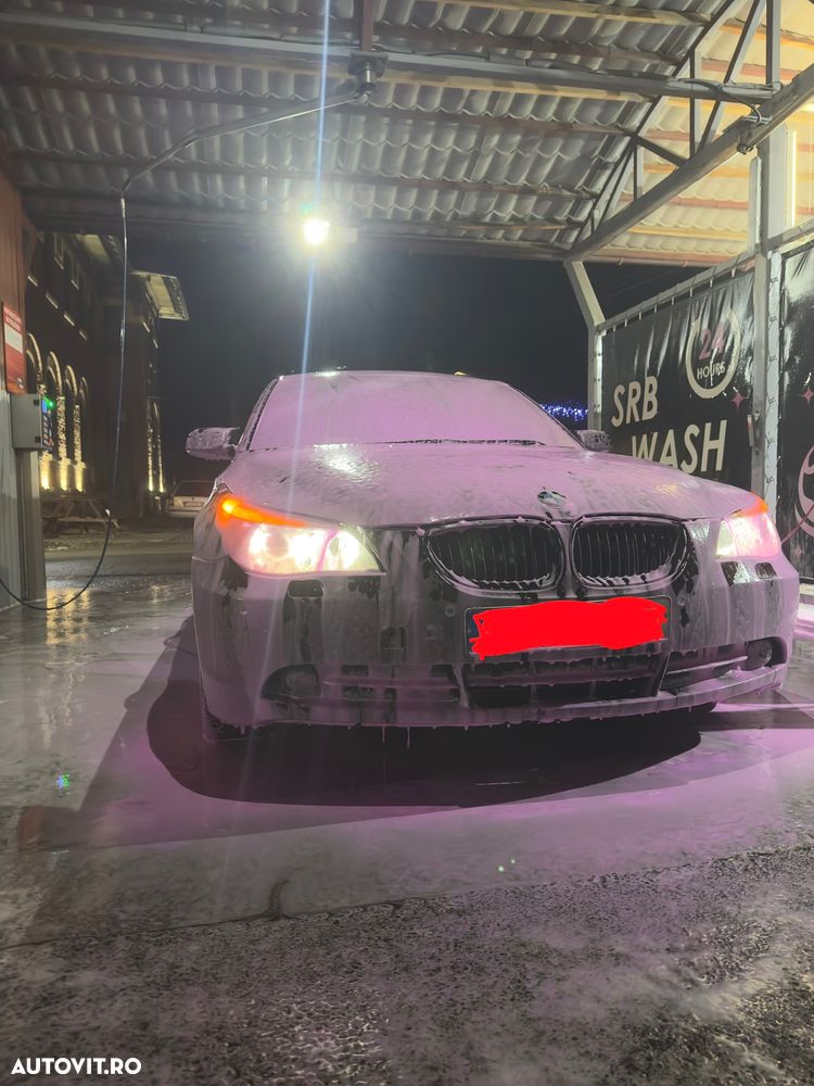BMW Seria 5 523i - 6