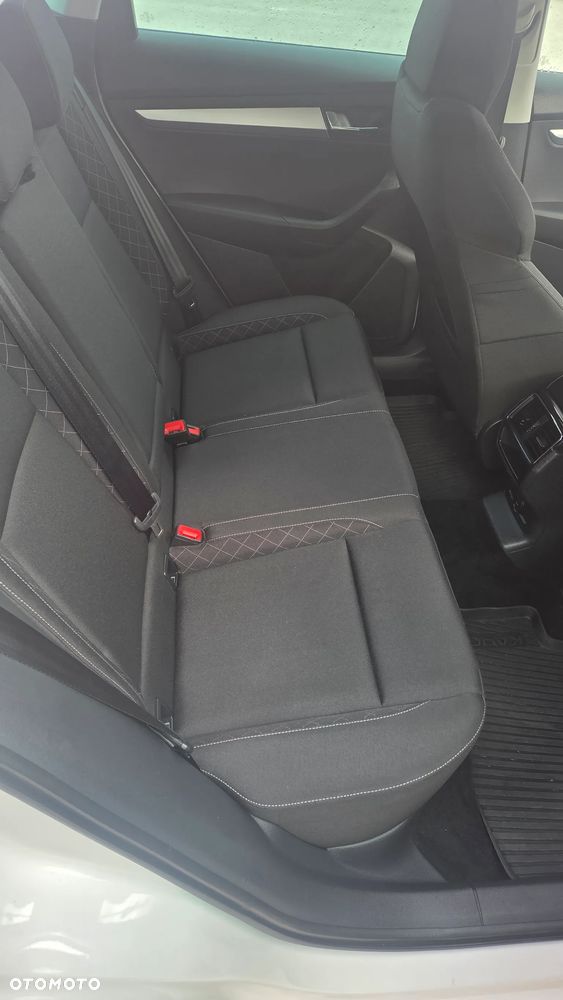 Skoda Karoq ver-1-6-tdi-scr-4x2-style-dsg - 7