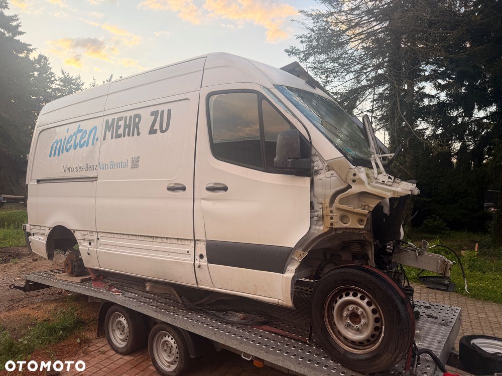 Mercedes-Benz Sprinter - 4