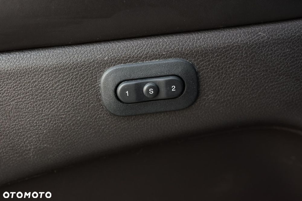 Jeep Grand Cherokee - 28