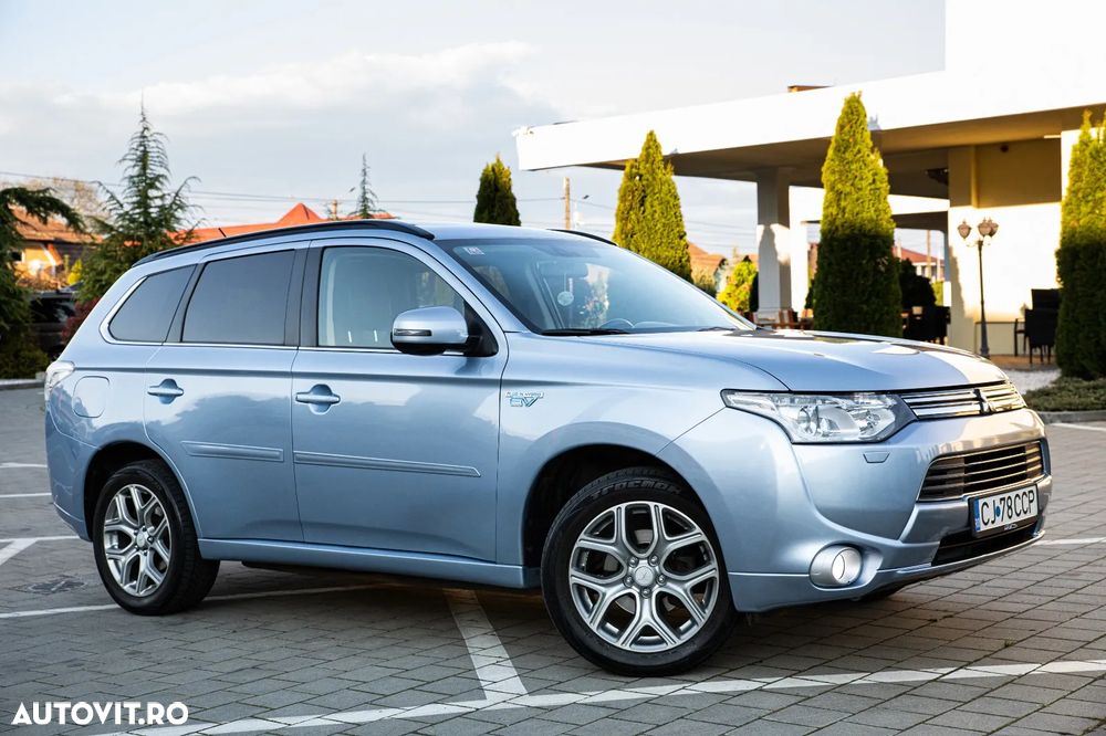 Mitsubishi Outlander - 4