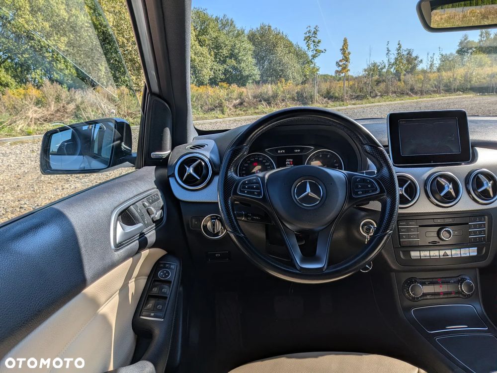 Mercedes-Benz Klasa B 220 4-Matic Style - 27