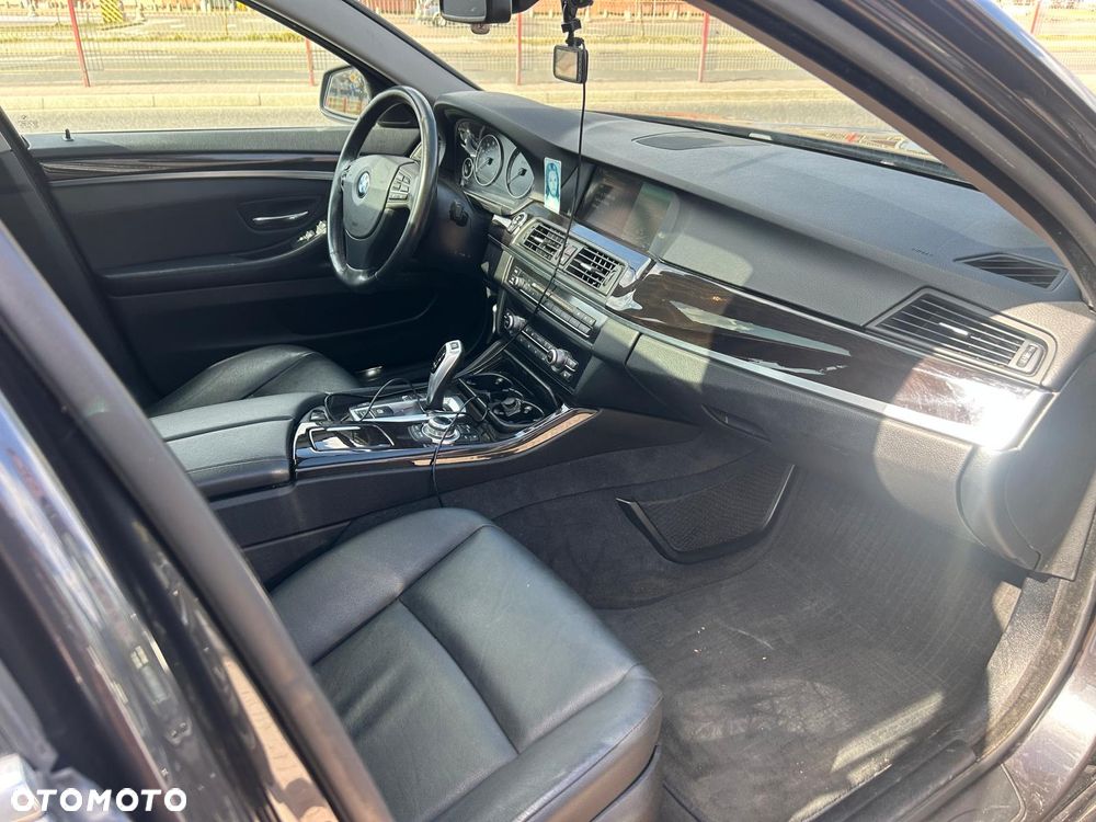BMW Seria 5 528i xDrive Luxury Line - 16