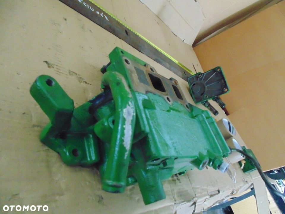 TERMOSTAT OBUDOWA John Deere 6210R KAT 3 2013r - 2